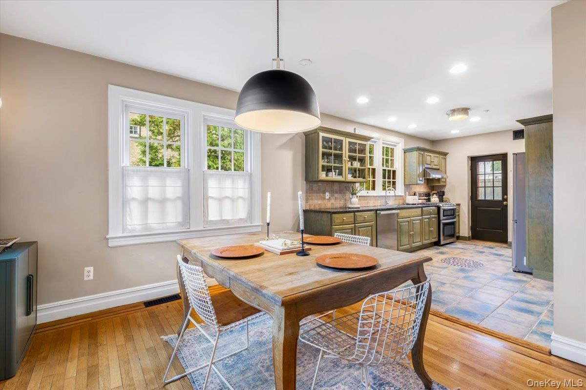 Dining room, Interior, Kitchen, Pendant Lights, Recessed Lighting, Wood Texture Flooring