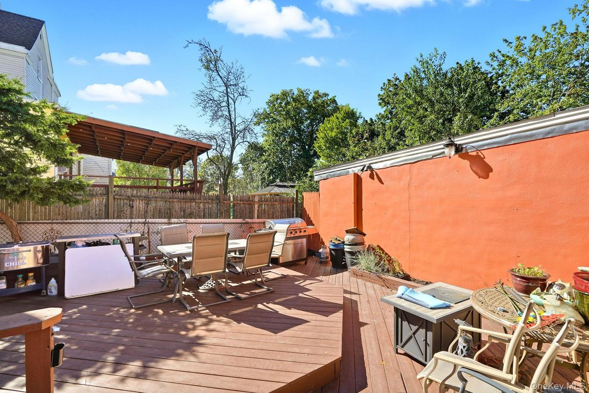 Exterior, Outdoor Kitchen