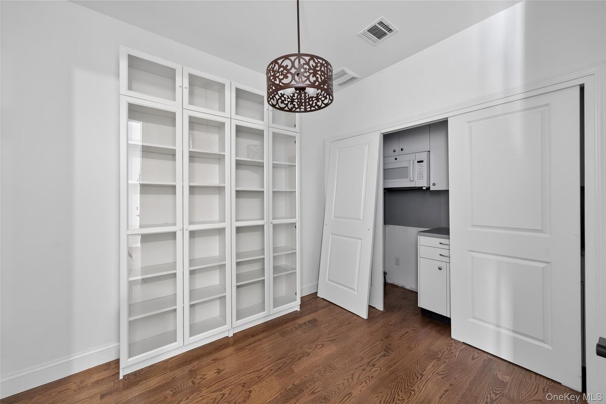 Interior, Pendant Lights, Wood Texture Flooring