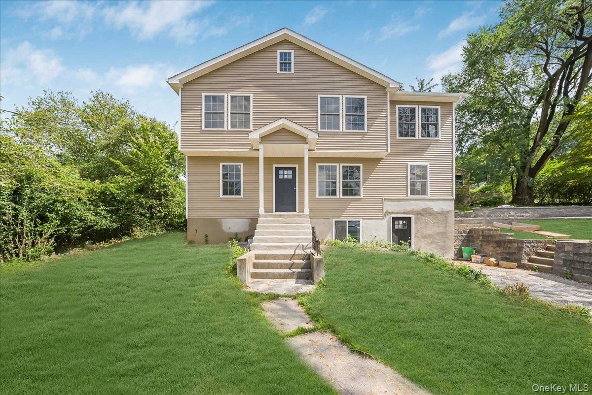 Backyard, Exterior, Facade, Raised Ranch