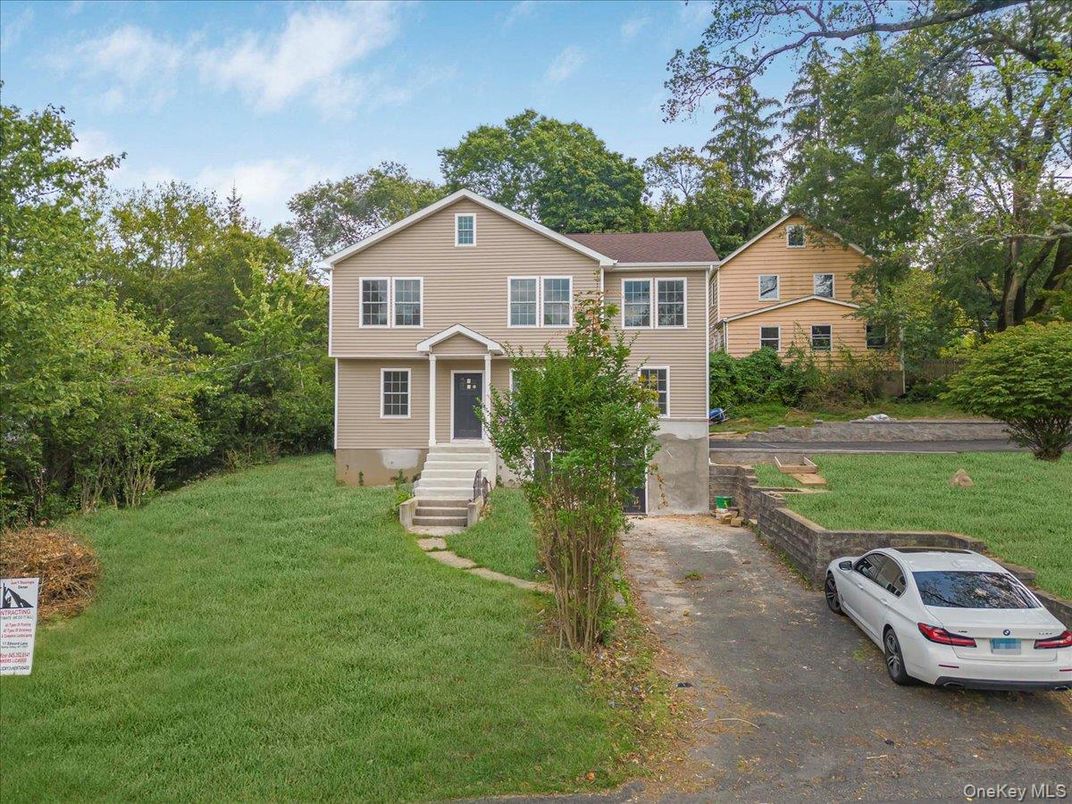 Backyard, Exterior, Facade, Raised Ranch