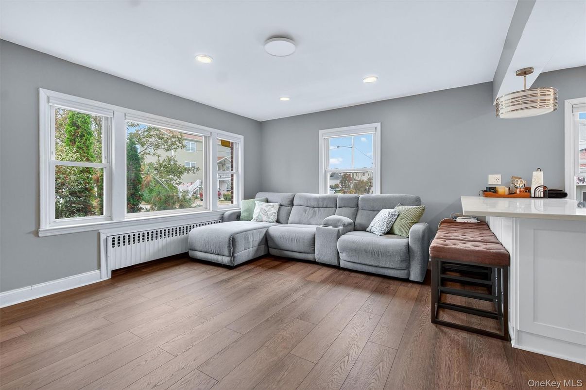 Interior, Pendant Lights, Recessed Lighting, Wood Texture Flooring