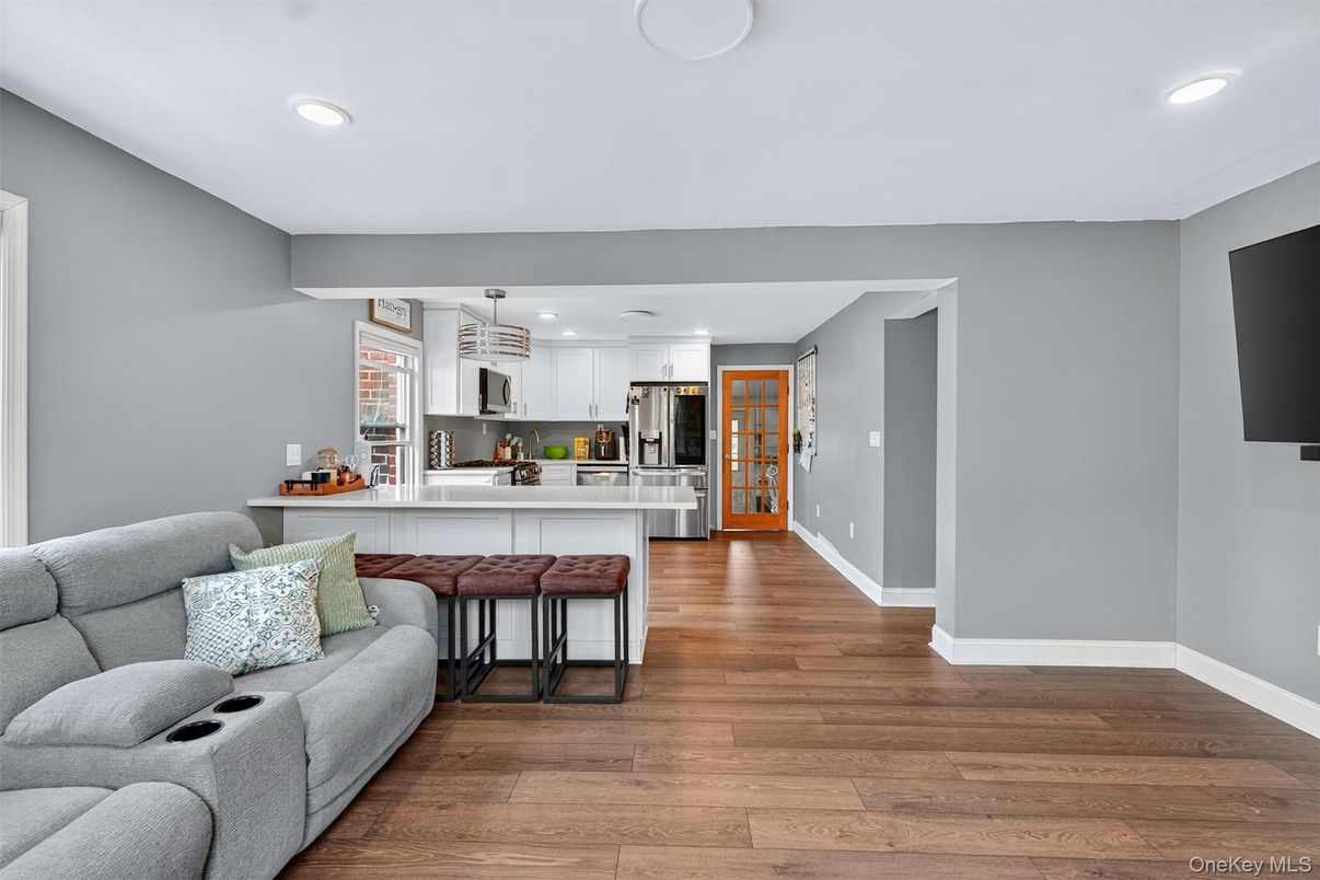 Interior, Kitchen, Living room, Pendant Lights, Recessed Lighting, Wood Texture Flooring