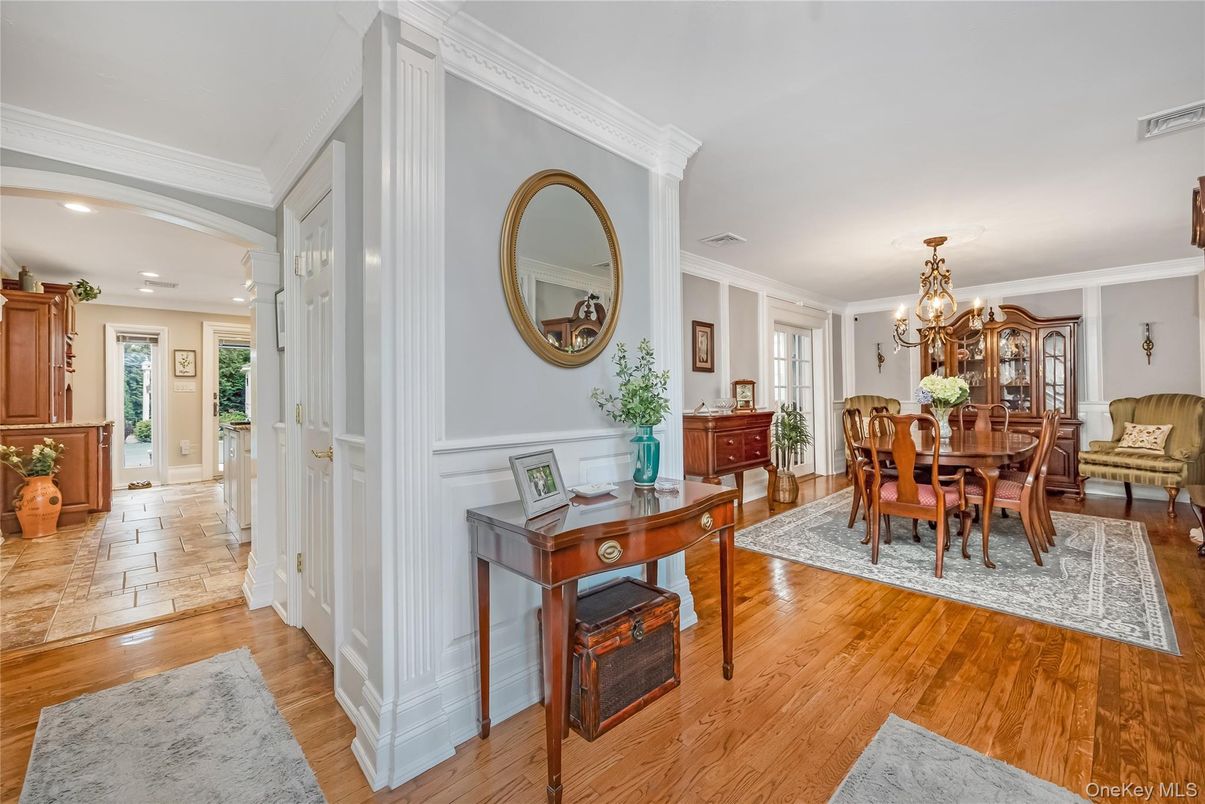 Chandelier, Dining room, Interior, Recessed Lighting, Wood Texture Flooring