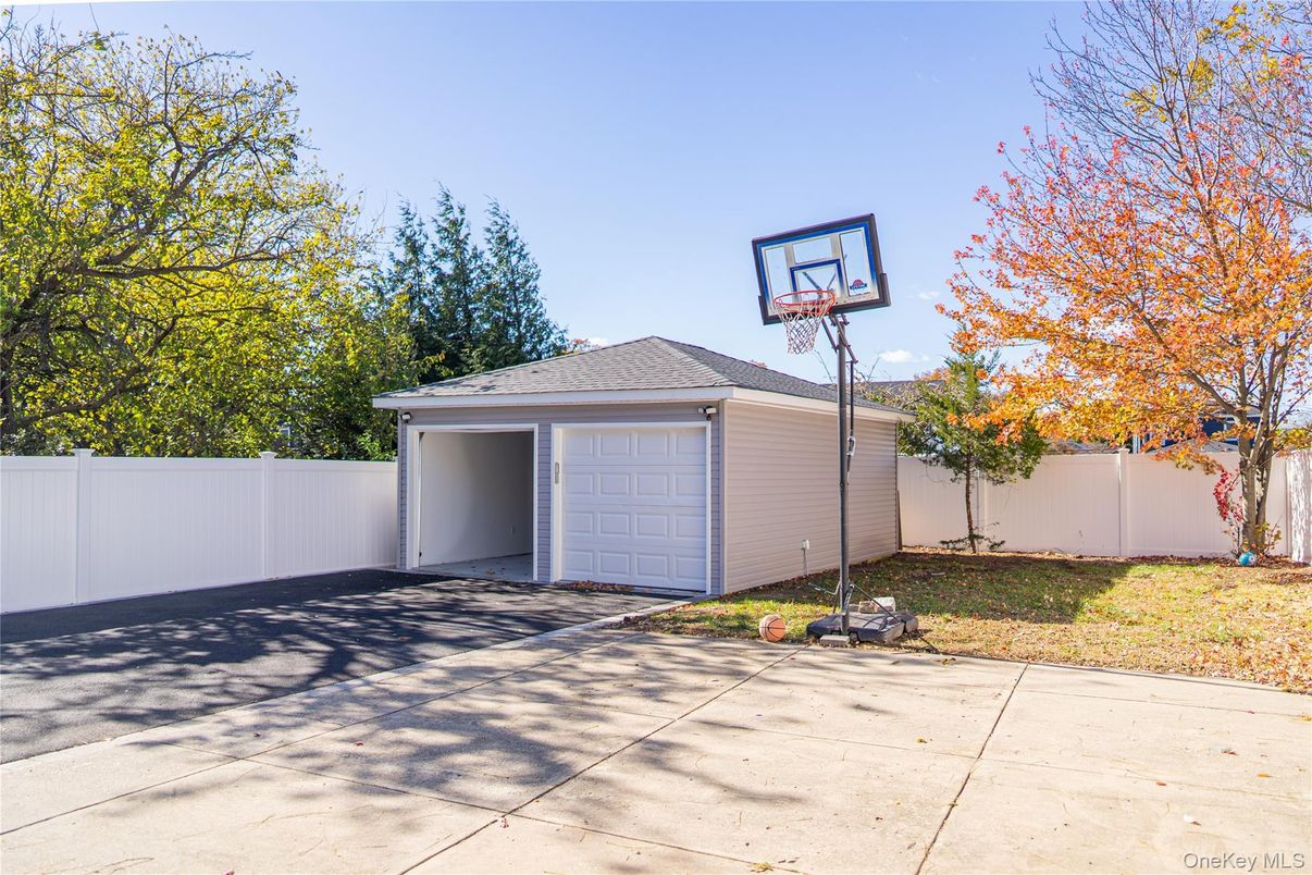 Detached Garage, Exterior