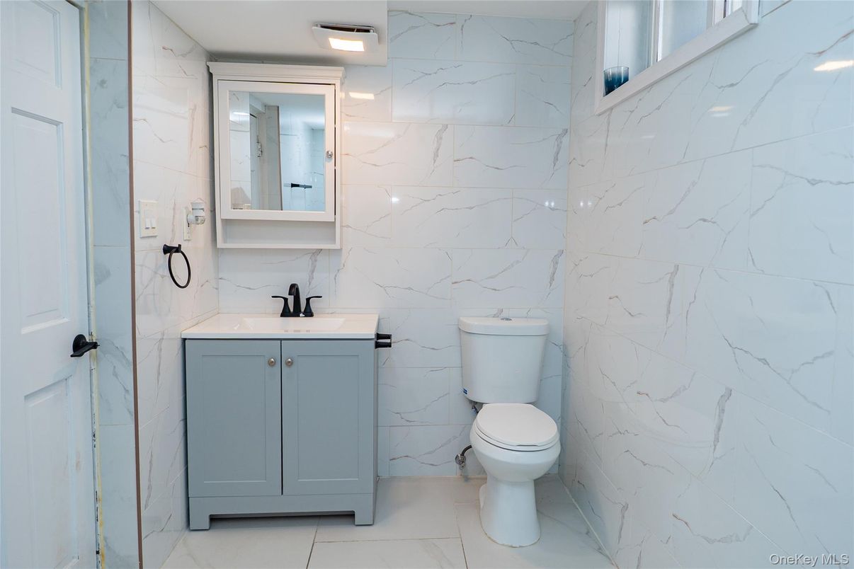 Bathroom, Interior, Marble Walls, Recessed Lighting