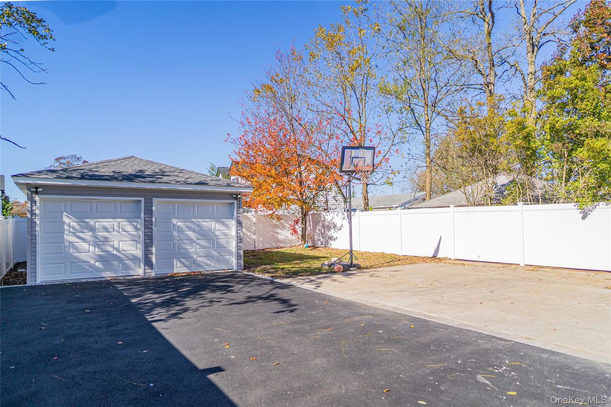 Detached Garage, Exterior