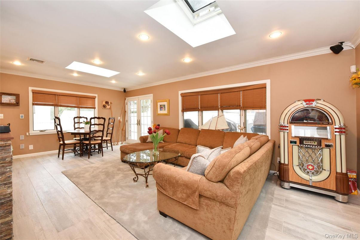 Dining room, Interior, Living room, Recessed Lighting, Wood Texture Flooring