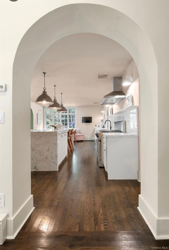 Interior, Kitchen, Pendant Lights, Wood Texture Flooring