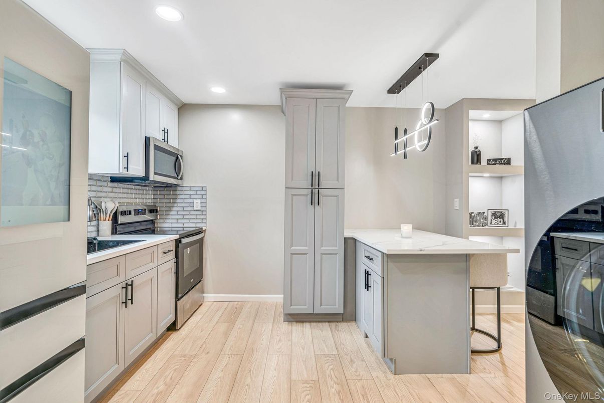 Interior, Kitchen, Pendant Lights, Recessed Lighting, Wood Texture Flooring