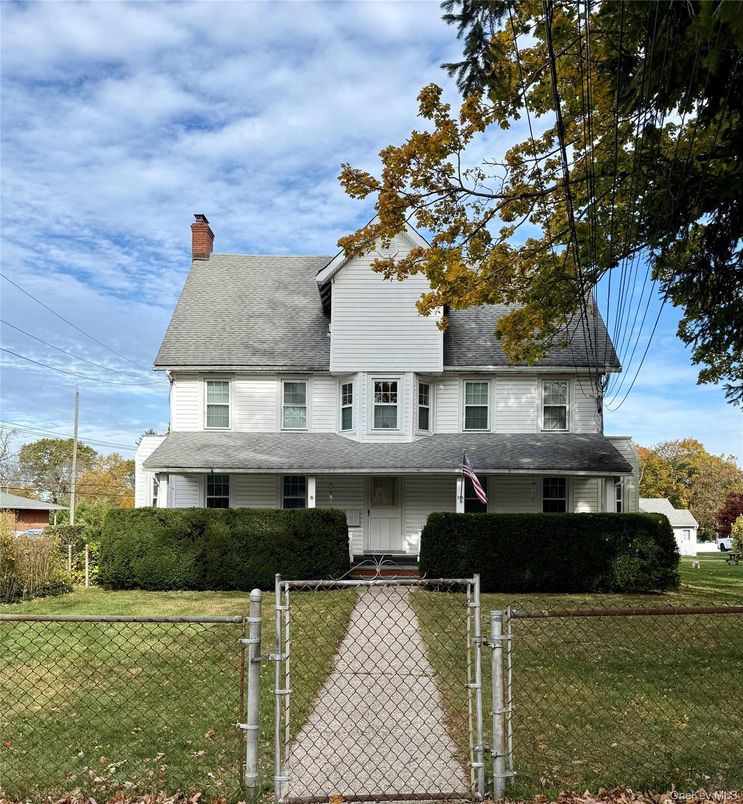 Exterior, Facade, Queen Anne Victorian