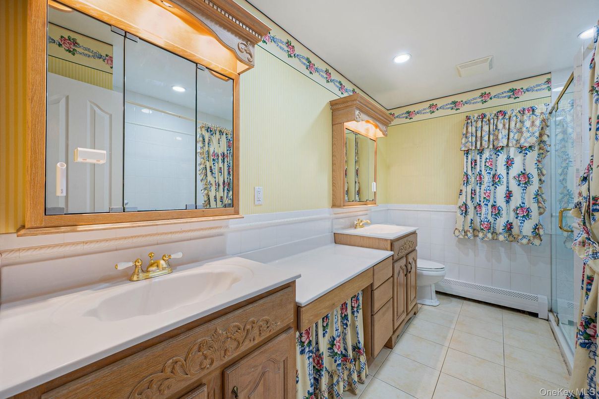 Bathroom, Interior, Recessed Lighting