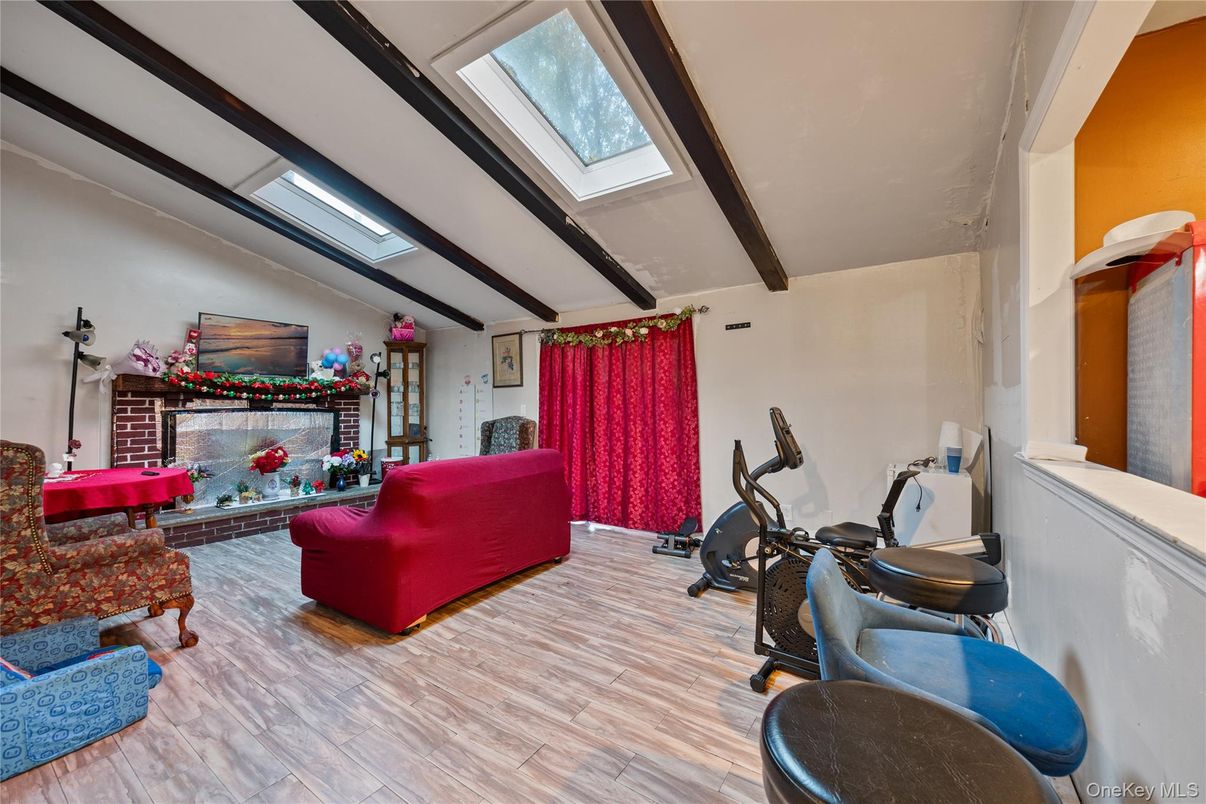 Fitness Equipment, Interior, Living room, Wooden Beams, Wood Texture Flooring