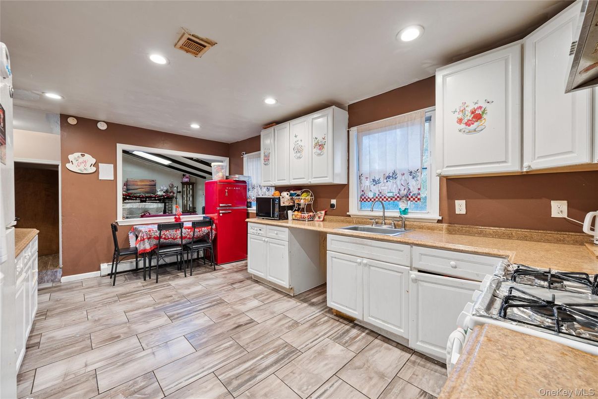 Dining room, Interior, Kitchen, Recessed Lighting, Wood Texture Flooring