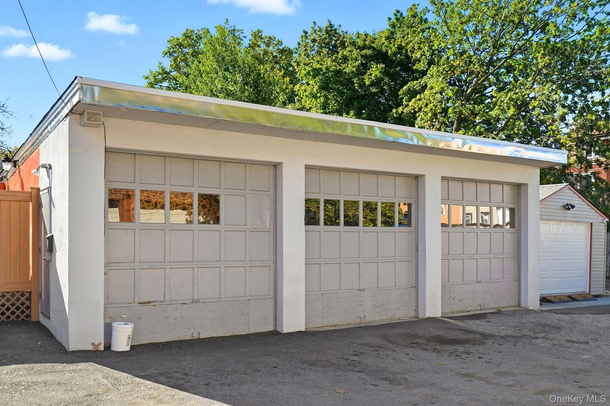 Detached Garage, Exterior