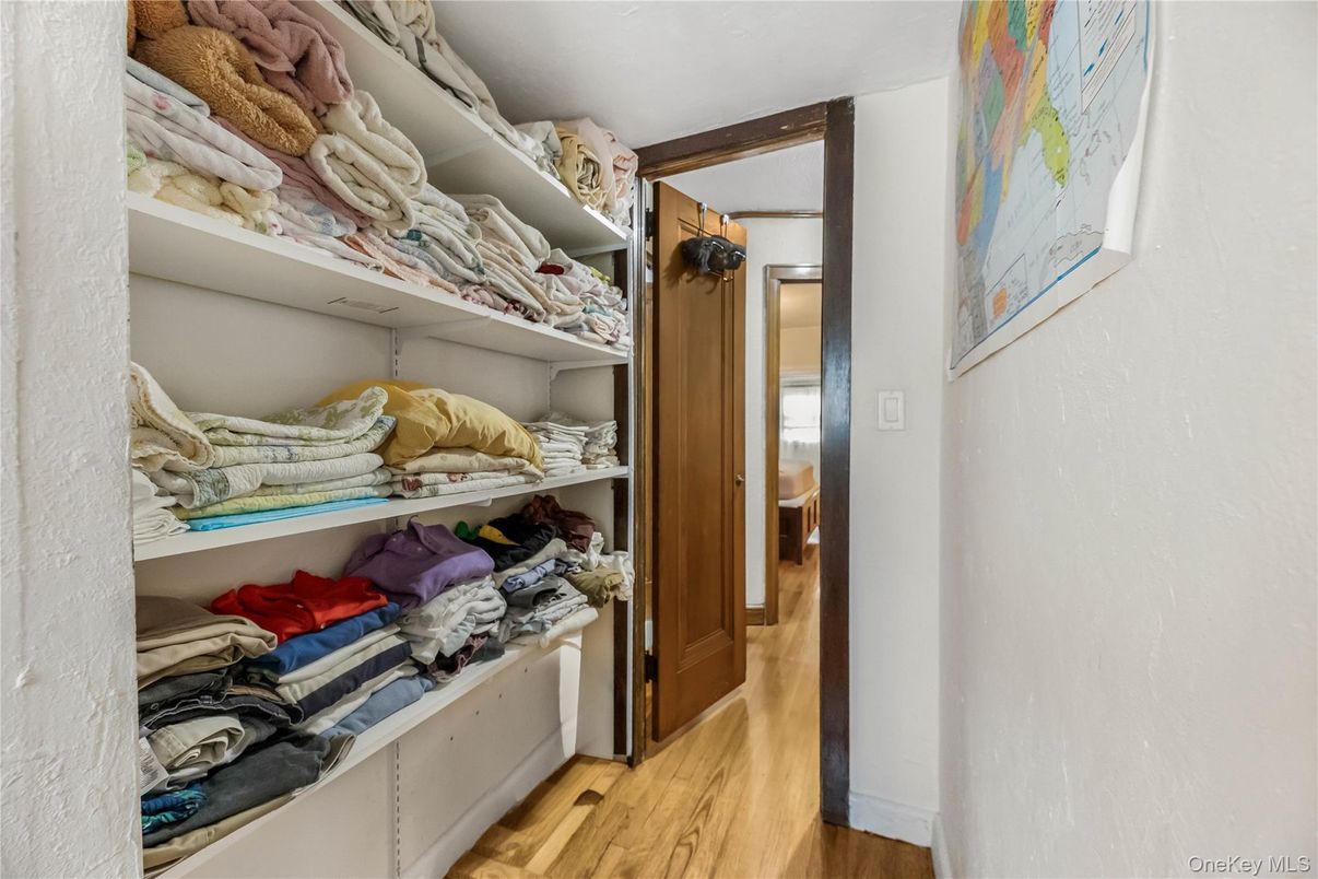 Interior, Walk-in Closets, Wood Texture Flooring