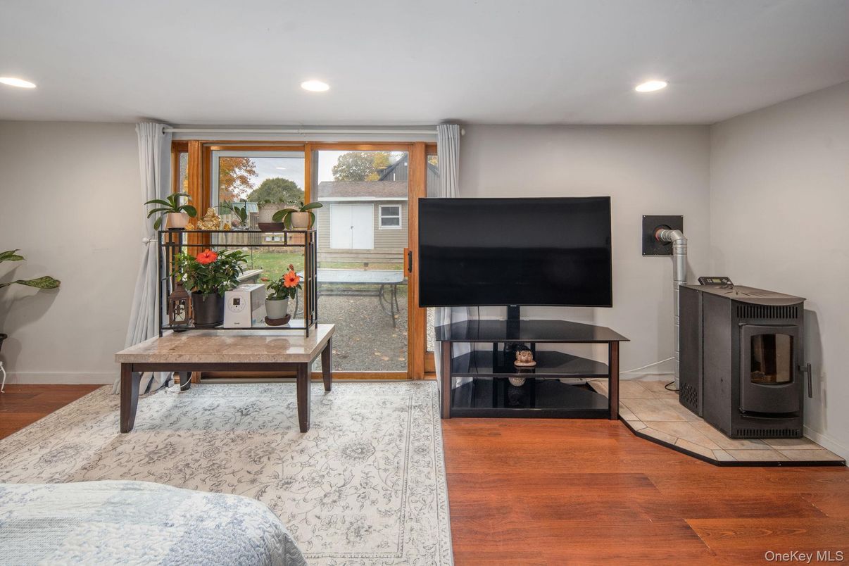 Interior, Recessed Lighting, Wood Texture Flooring