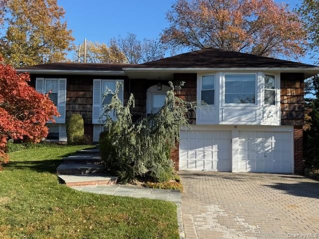 Attached, Exterior, Facade, Split Level