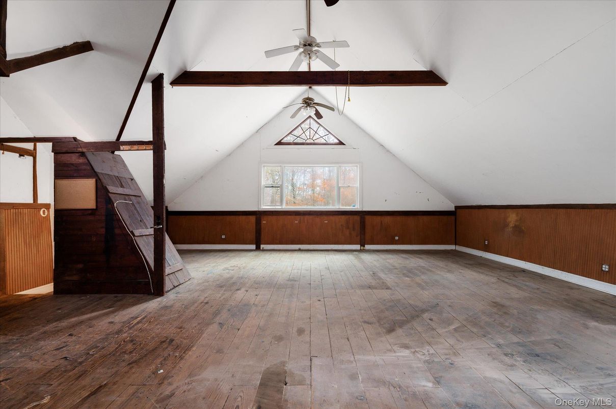 Empty room, Interior, Wooden Beams, Wood Texture Flooring