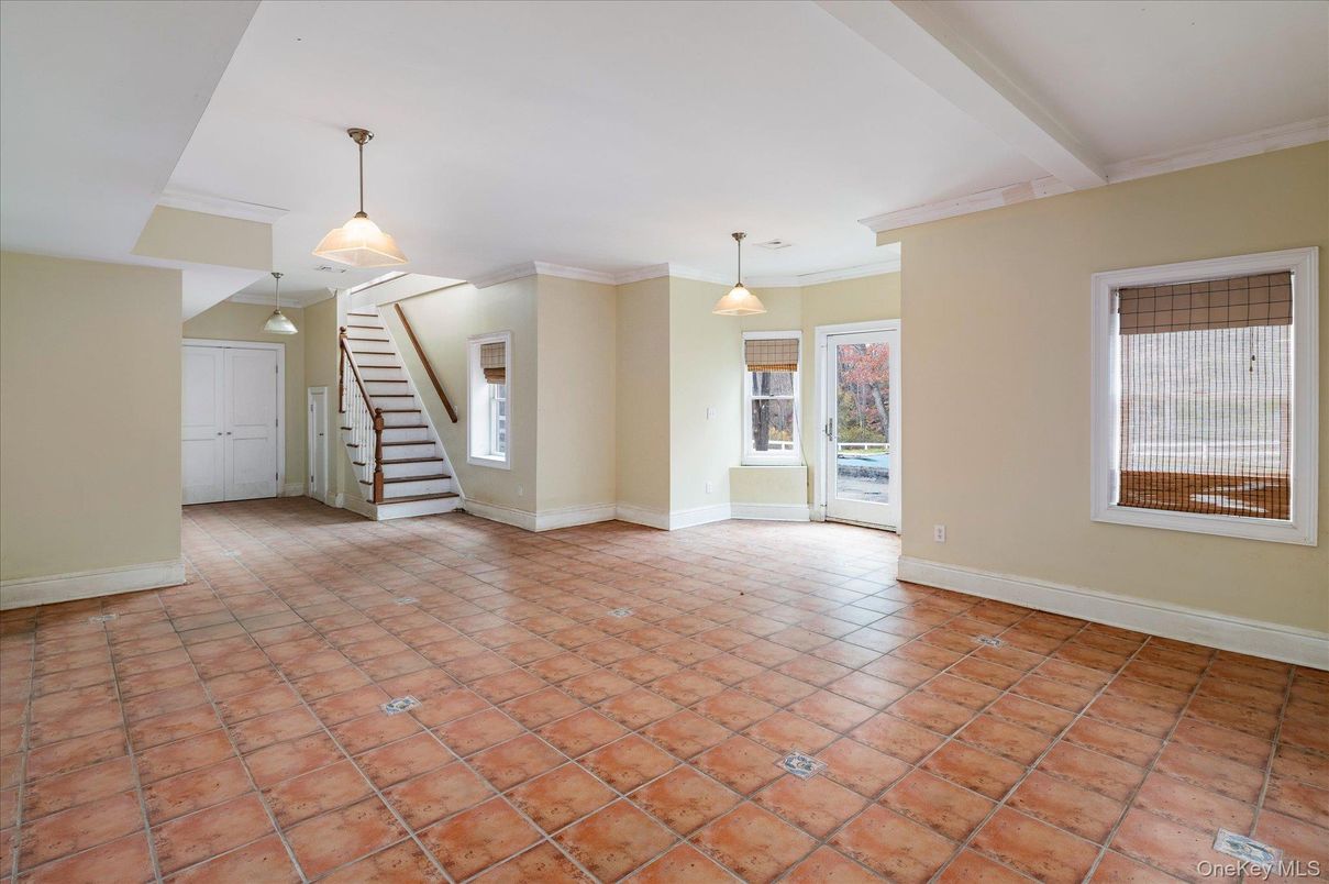 Empty room, Interior, Pendant Lights