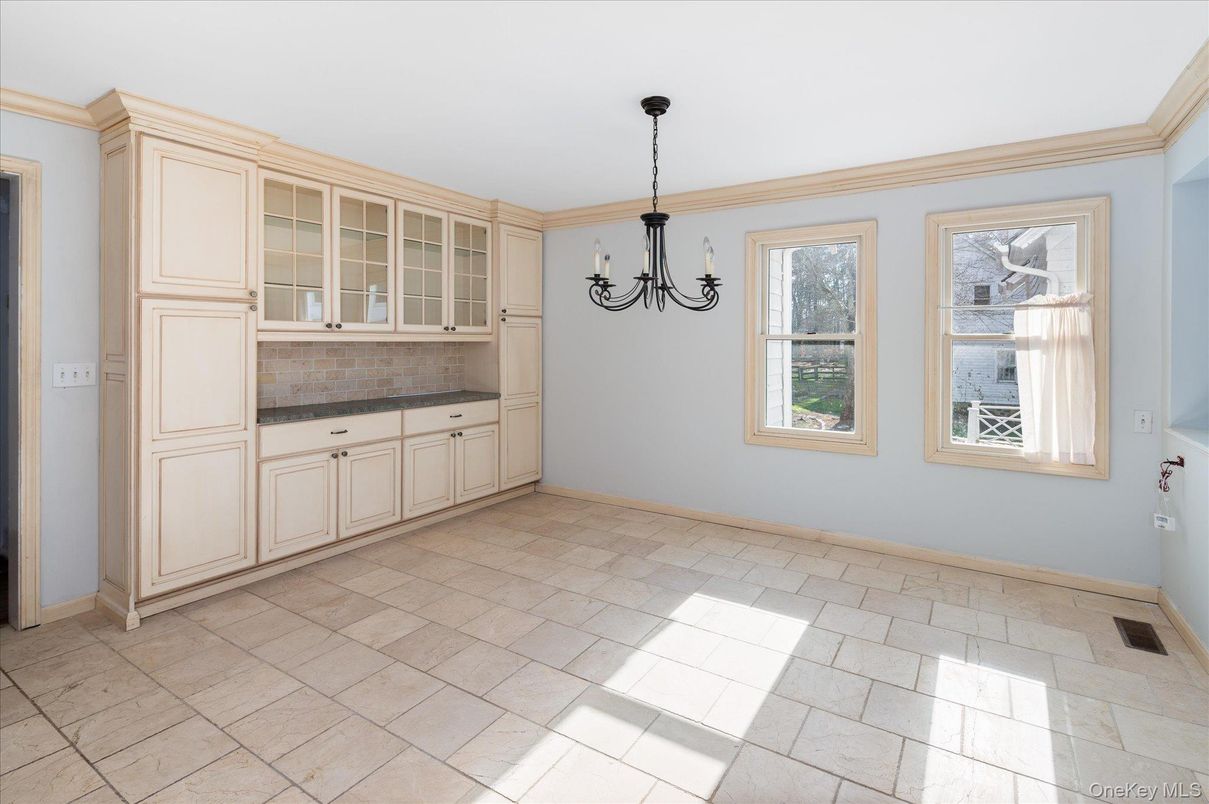 Chandelier, Empty room, Interior, Pendant Lights
