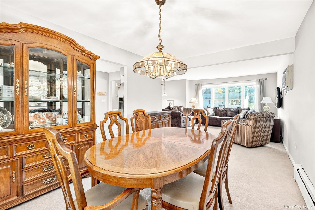 Chandelier, Dining room, Interior, Living room