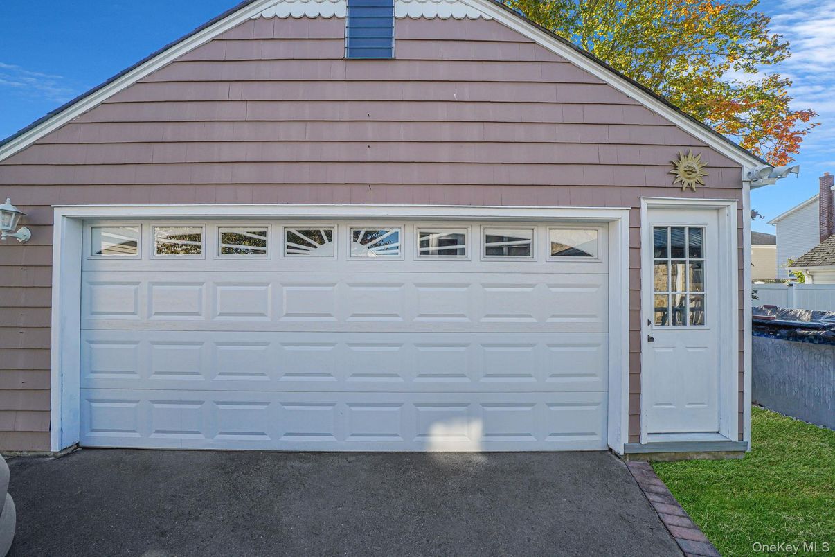 Detached Garage, Exterior