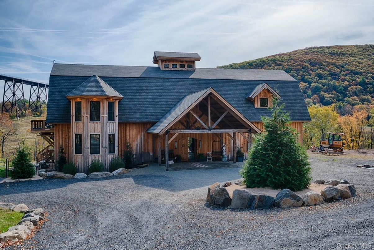 Exterior, Facade, None