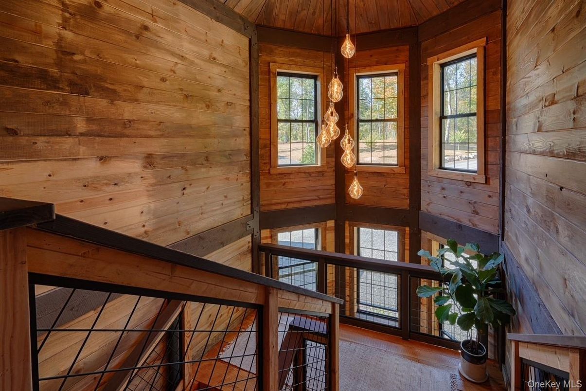 Empty room, Interior, Pendant Lights, Wooden Walls
