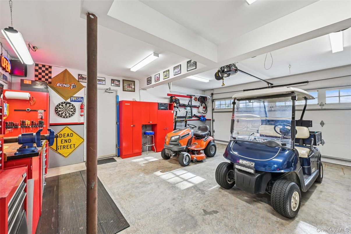 Garage, Interior