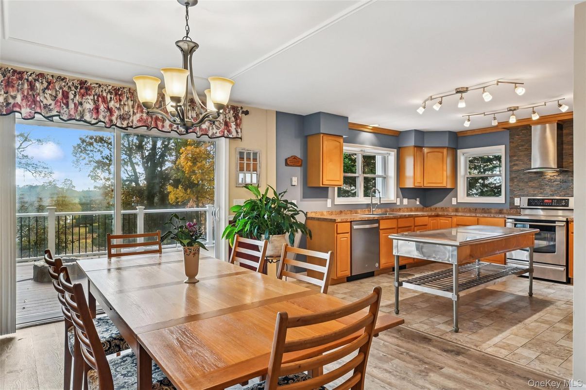 Chandelier, Dining room, Interior, Kitchen, Stainless Steel Appliances, Wood Texture Flooring