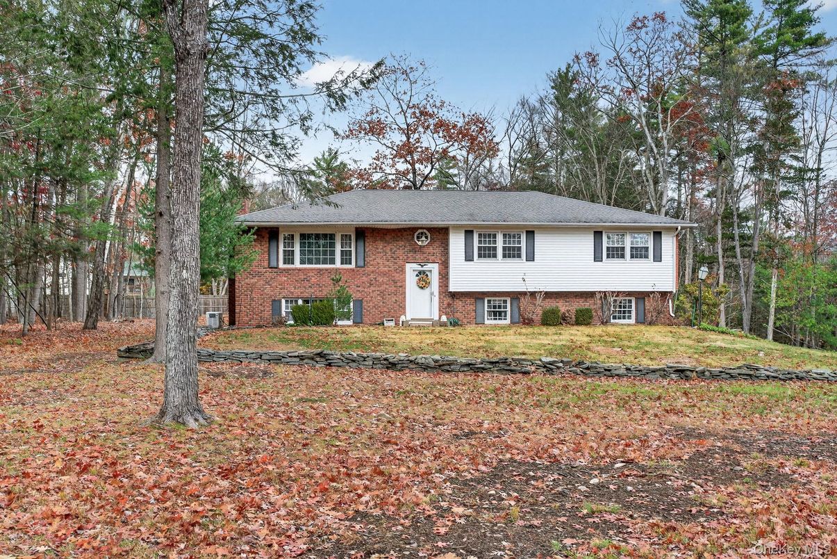 Exterior, Facade, Brick Facade, Raised Ranch