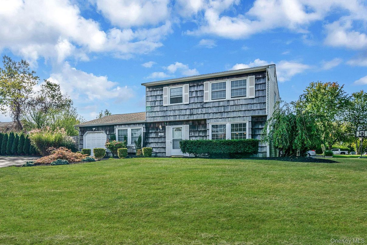 Attached, Backyard, Exterior, Facade, Split Level