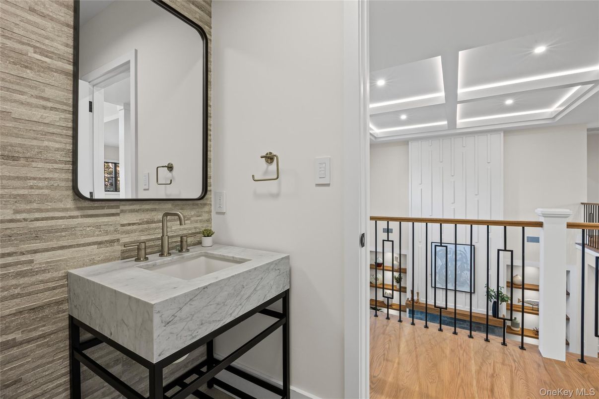 Bathroom, Interior, Recessed Lighting, Wood Texture Flooring