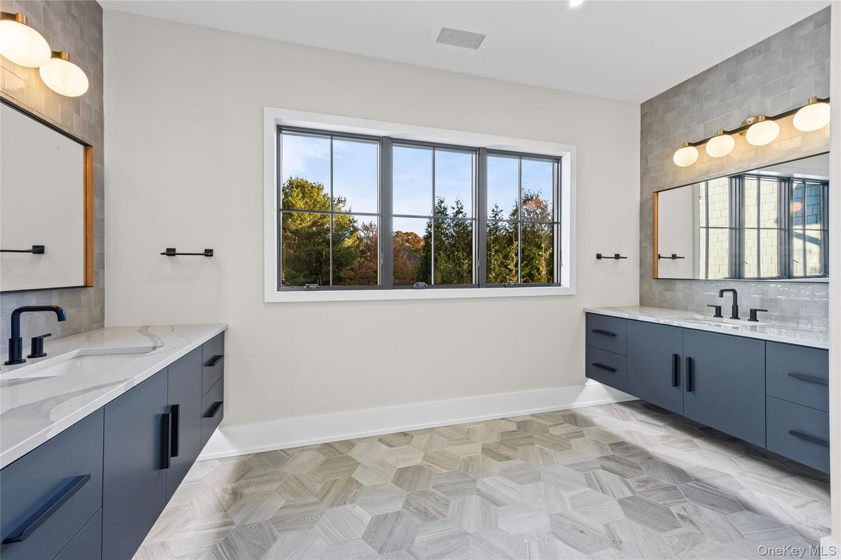 Bathroom, Dual Sink Vanities, Interior