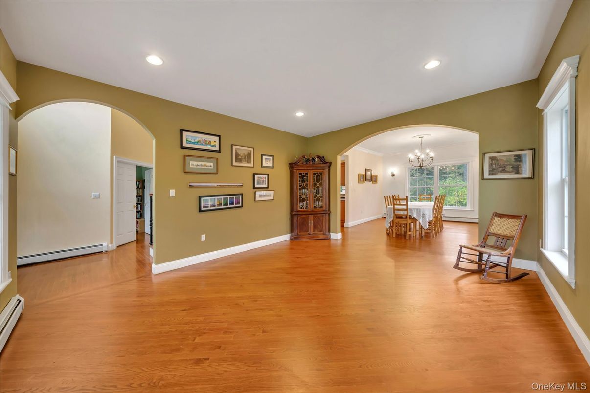 Chandelier, Dining room, Interior, Recessed Lighting, Wood Texture Flooring