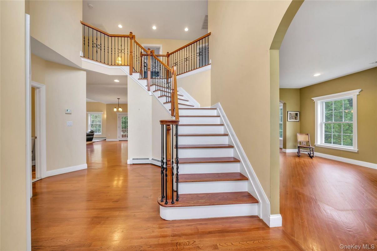 Interior, Pendant Lights, Recessed Lighting, Wood Texture Flooring