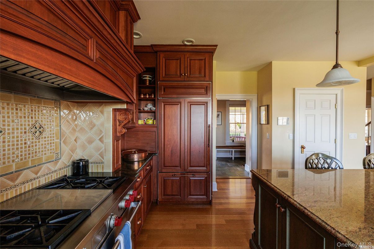 Interior, Kitchen, Pendant Lights, Wood Texture Flooring