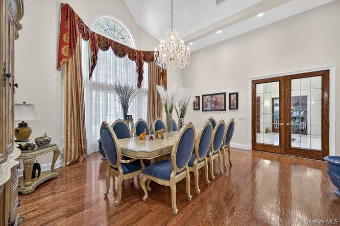 Chandelier, Dining room, Interior, Recessed Lighting, Wood Texture Flooring
