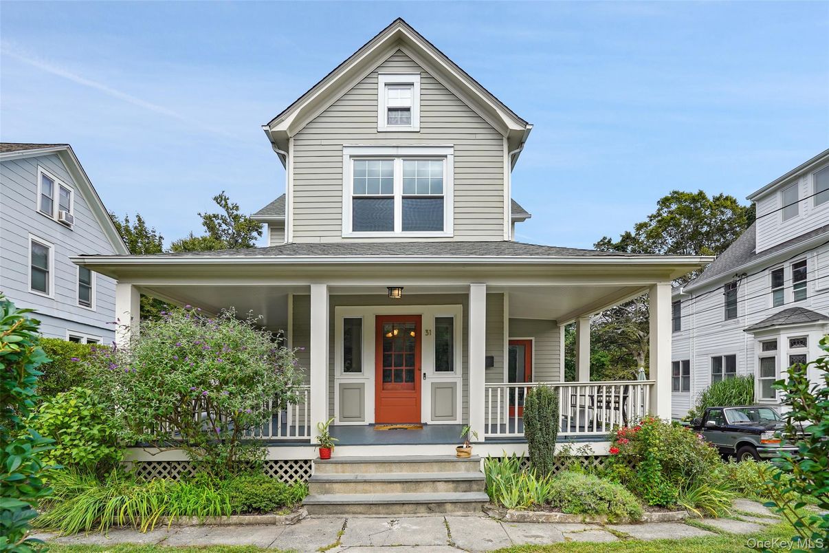 Exterior, Facade, Queen Anne Victorian