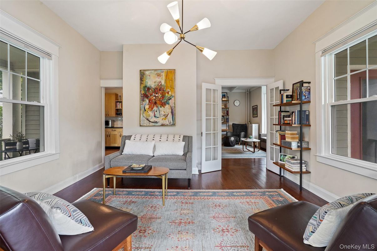 Interior, Living room, Pendant Lights, Wood Texture Flooring