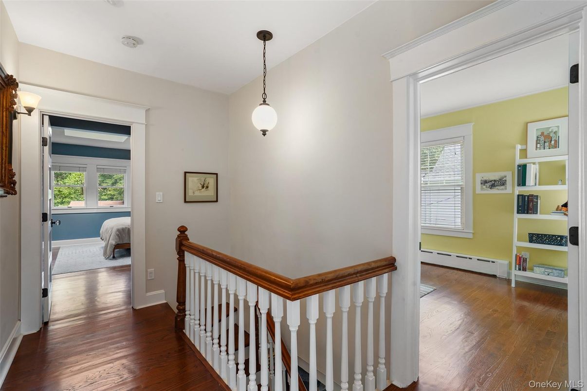 Interior, Pendant Lights, Wood Texture Flooring