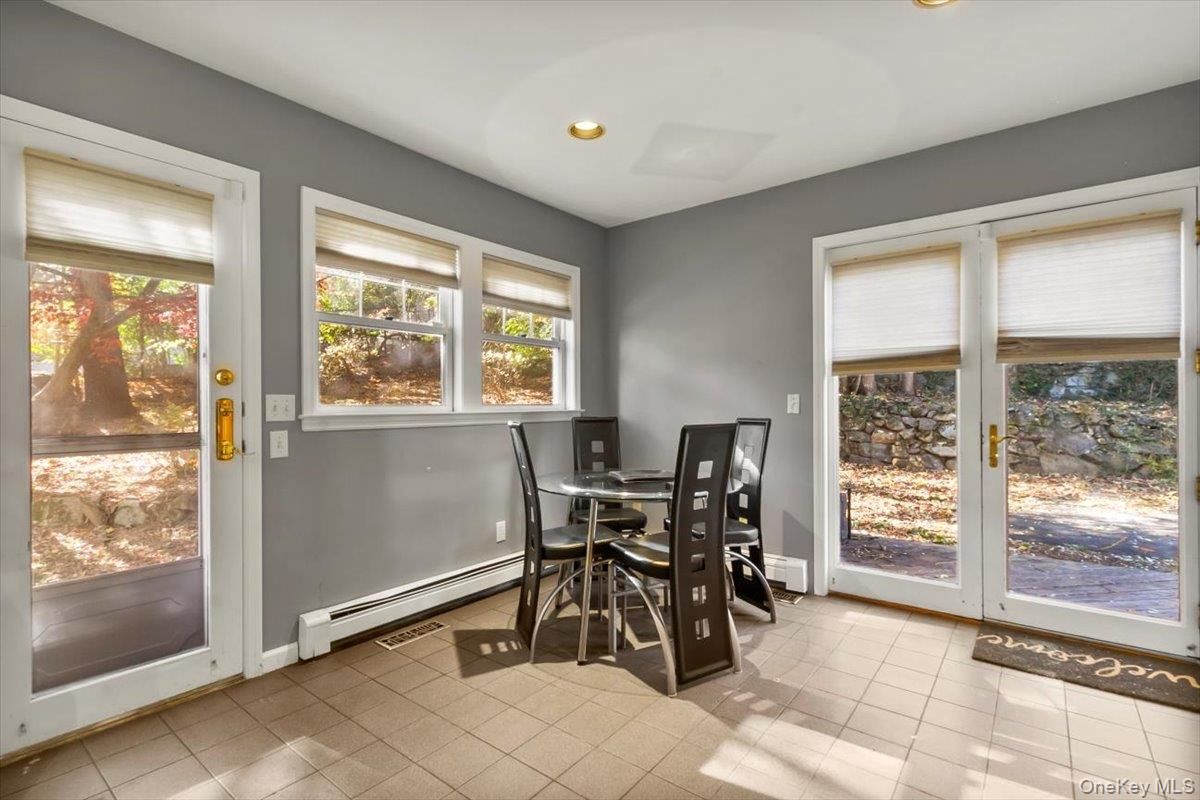 Dining room, Interior, Recessed Lighting