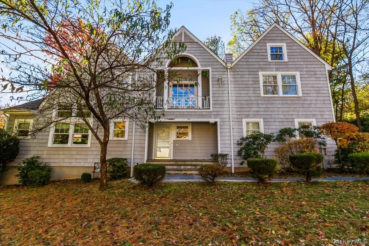 Attached, Exterior, Facade, Queen Anne Victorian