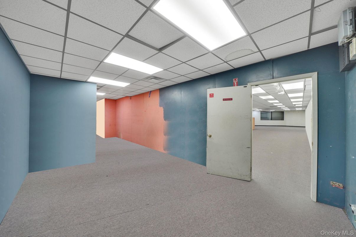 Empty room, Interior, Recessed Lighting