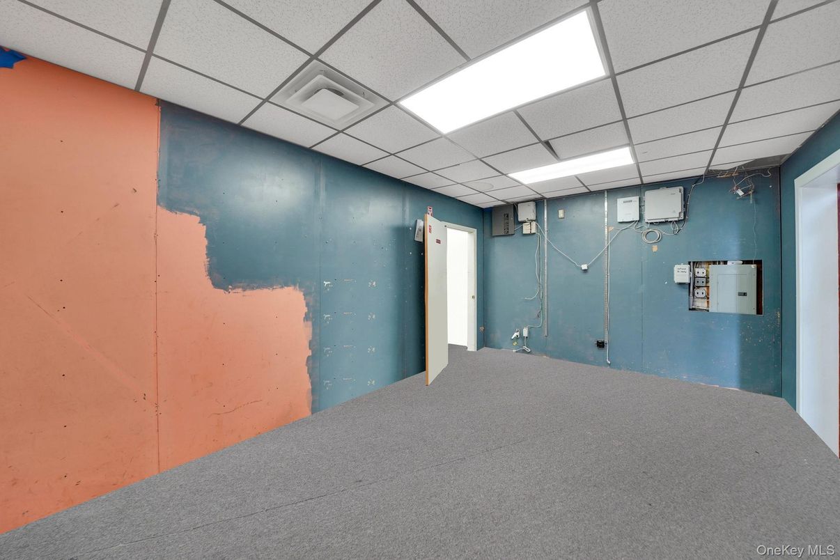 Empty room, Interior, Recessed Lighting