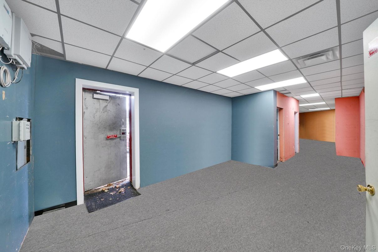Empty room, Interior, Recessed Lighting