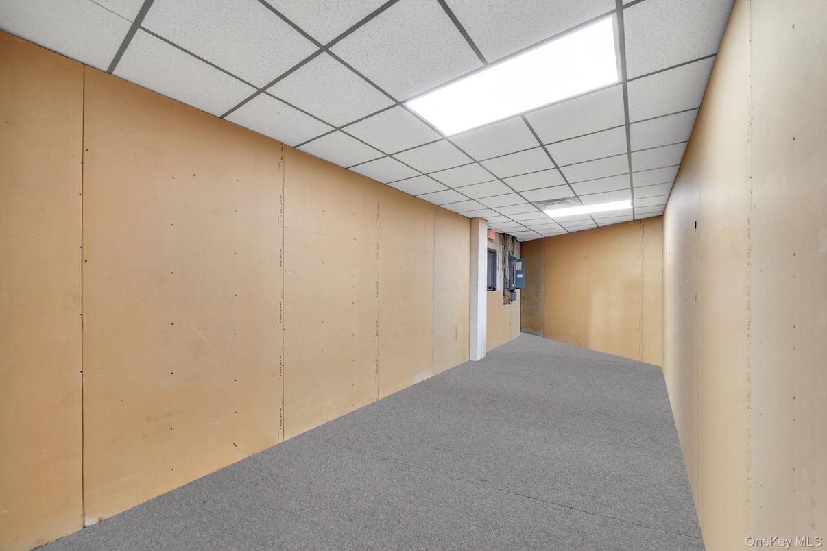 Empty room, Interior, Recessed Lighting