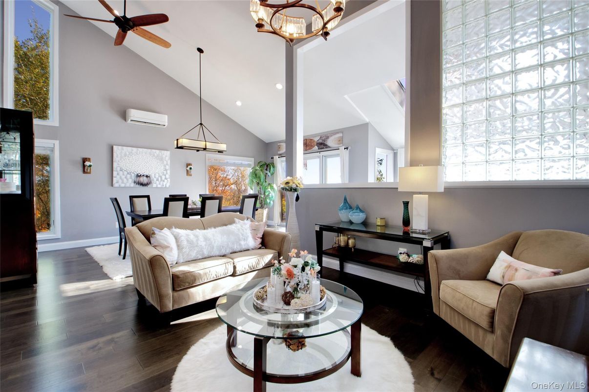 Chandelier, Dining room, Interior, Living room, Pendant Lights, Recessed Lighting, Wood Texture Flooring