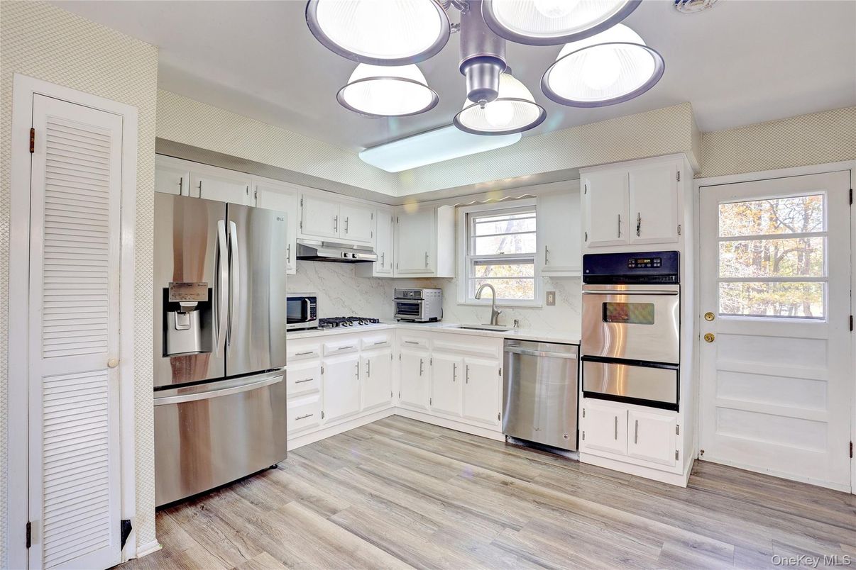 Interior, Kitchen, Stainless Steel Appliances, Wood Texture Flooring